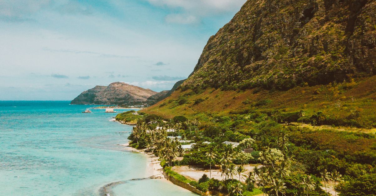 Beach with a mountain backdrop on Oahu